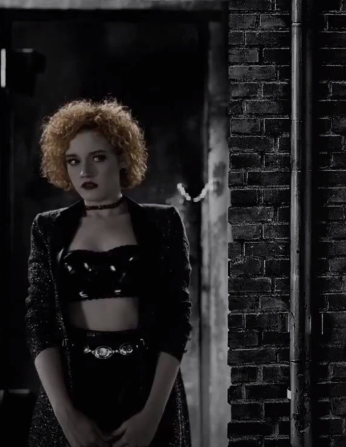 Julia Garner boobs 71