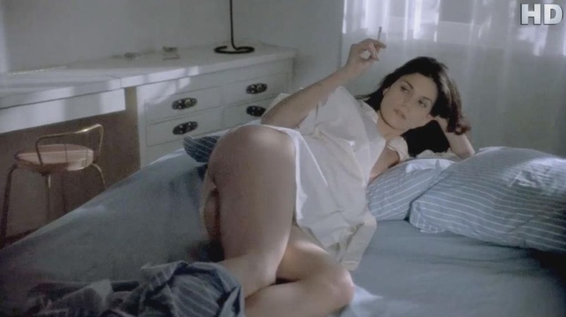 Linda Fiorentino no panties