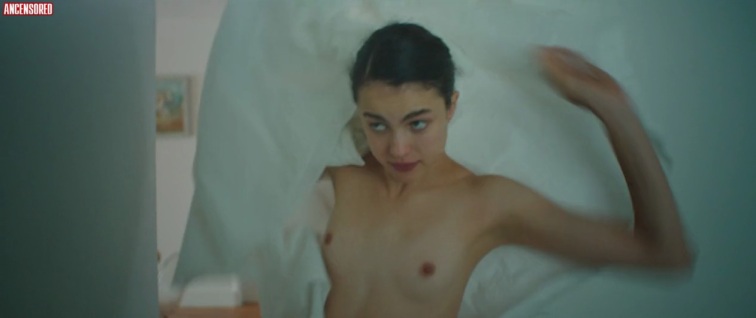 Margaret Qualley no underwear