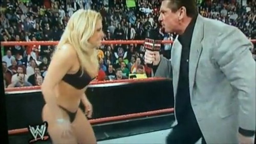 Trish Stratus no panties